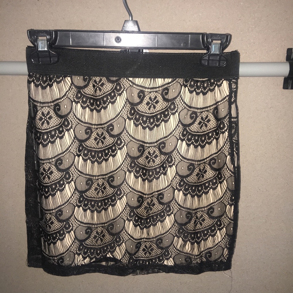 Lace skirt